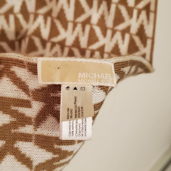 Michael Kors Tan and White Logomania Knitted Winter Scarf - Picture 7 of 9